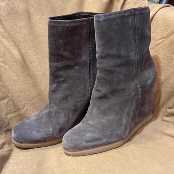 STUART WEITZMAN BootScout Hidden Wedge Suede Boots Sz 10 - Picture 1 of 7